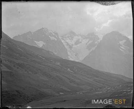 Paysage montagneux (Hautes-Alpes)